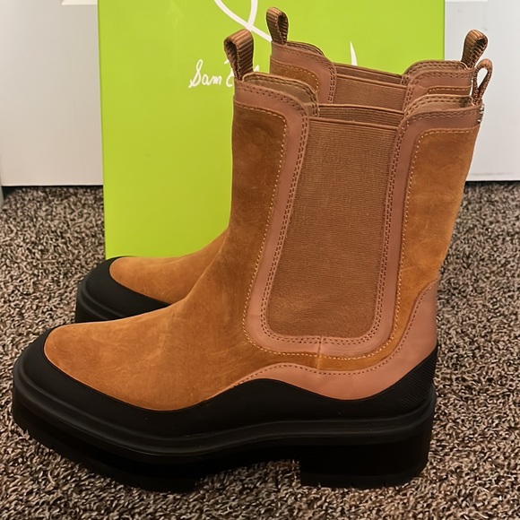 Like New! EUC waterproof boots size 10 - Picture 4 of 7